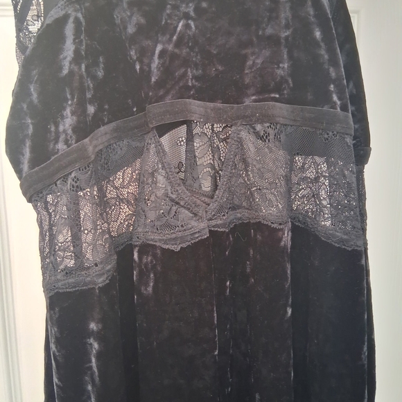 Torrid Black Velvet Lace Chemise - Picture 5 of 5